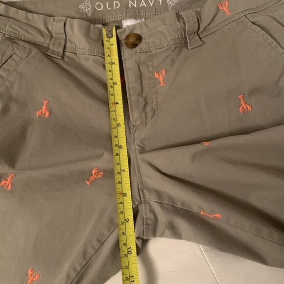 Old Navy Khaki Embroidered Lobster Cropped Pants Size 4 - Picture 4 of 11